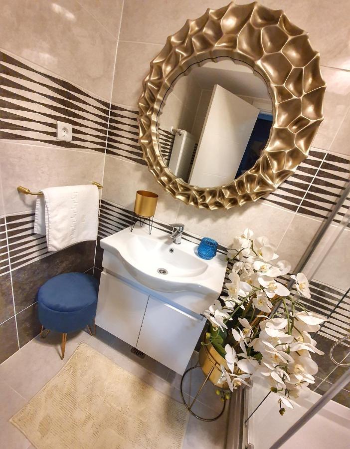 Portobella Airport Aparthotel - Self Check In Otopeni Dış mekan fotoğraf